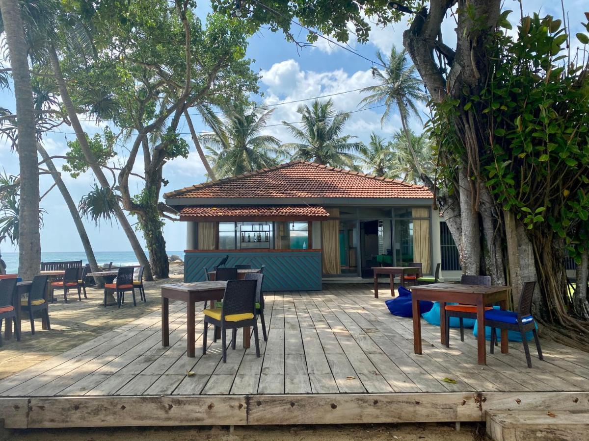 Sri Gemunu Beach Resort Unawatuna Ngoại thất bức ảnh