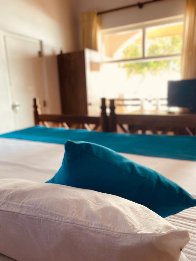 Sri Gemunu Beach Resort Unawatuna Ngoại thất bức ảnh