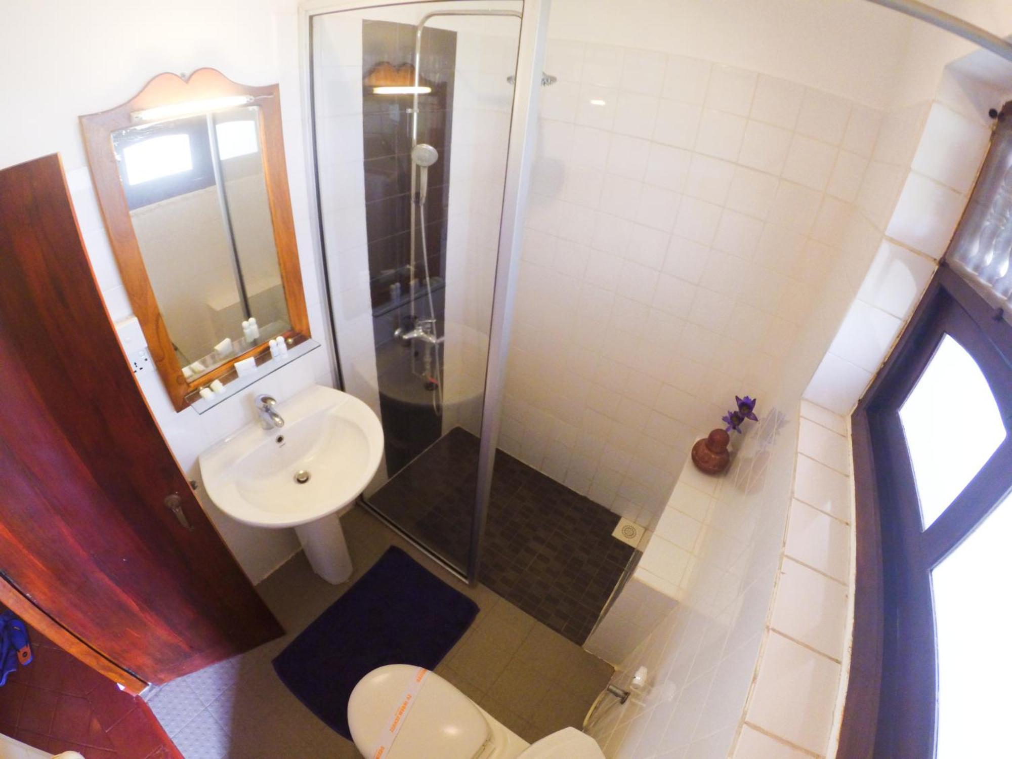 Sri Gemunu Beach Resort Unawatuna Phòng bức ảnh