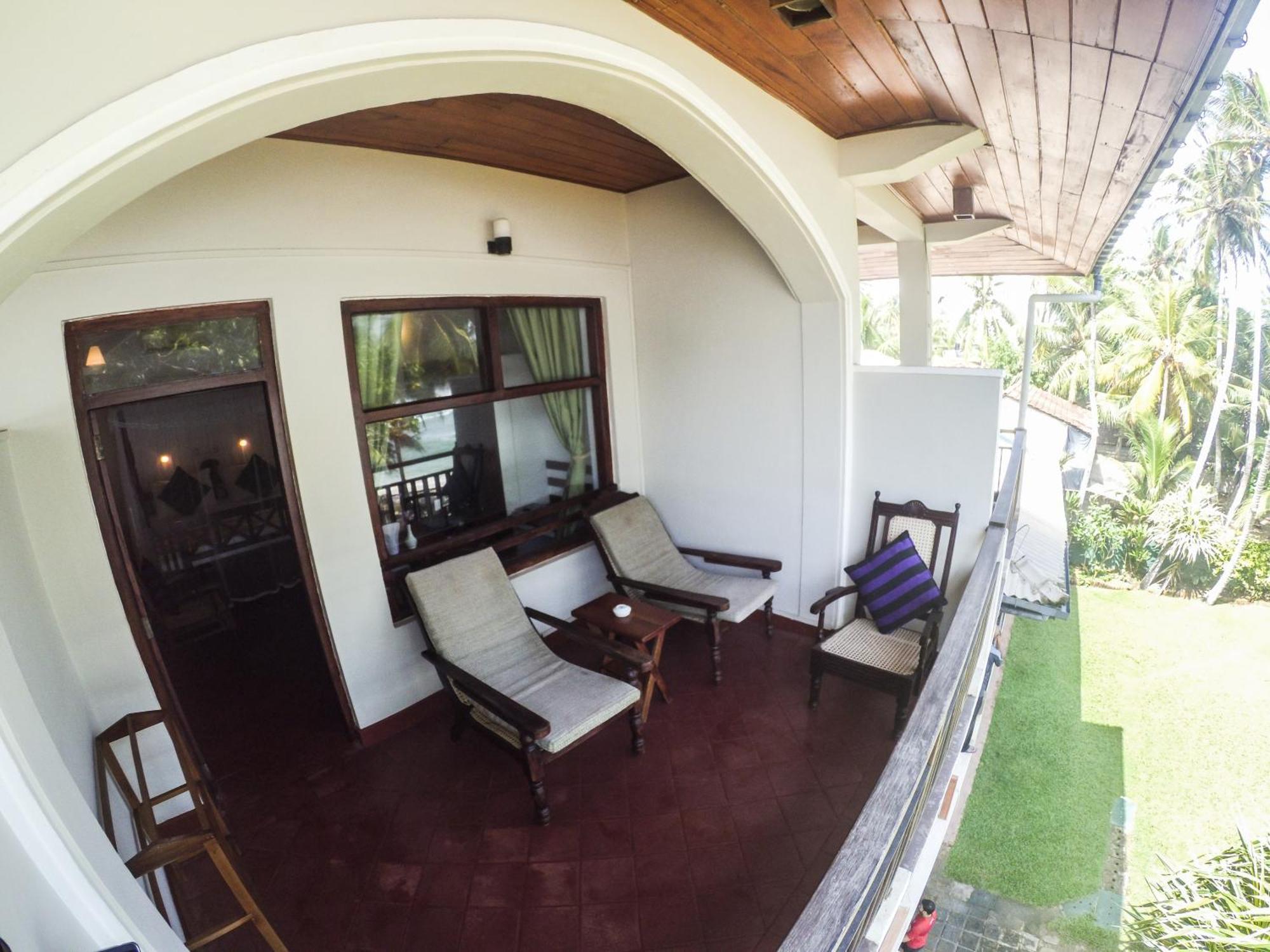 Sri Gemunu Beach Resort Unawatuna Phòng bức ảnh