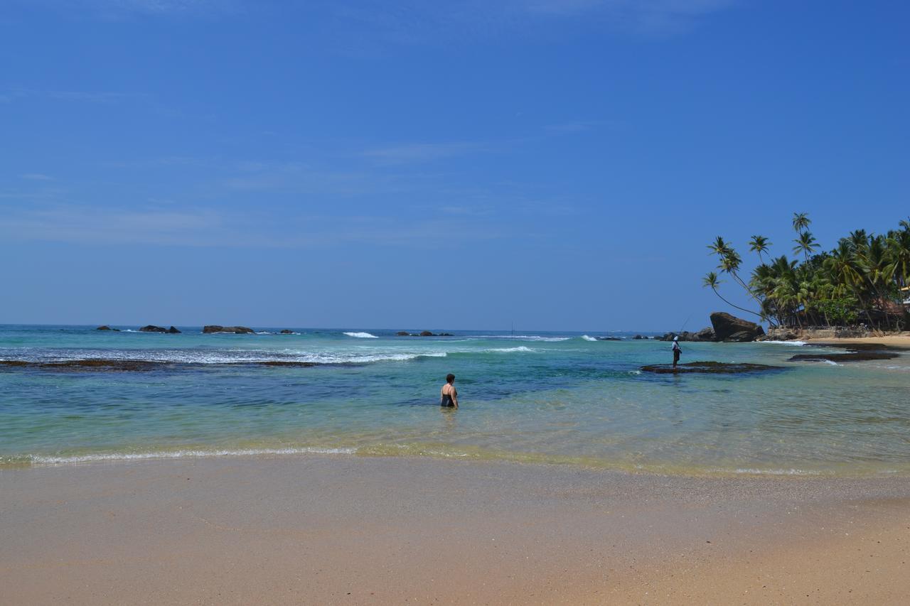 Sri Gemunu Beach Resort Unawatuna Ngoại thất bức ảnh
