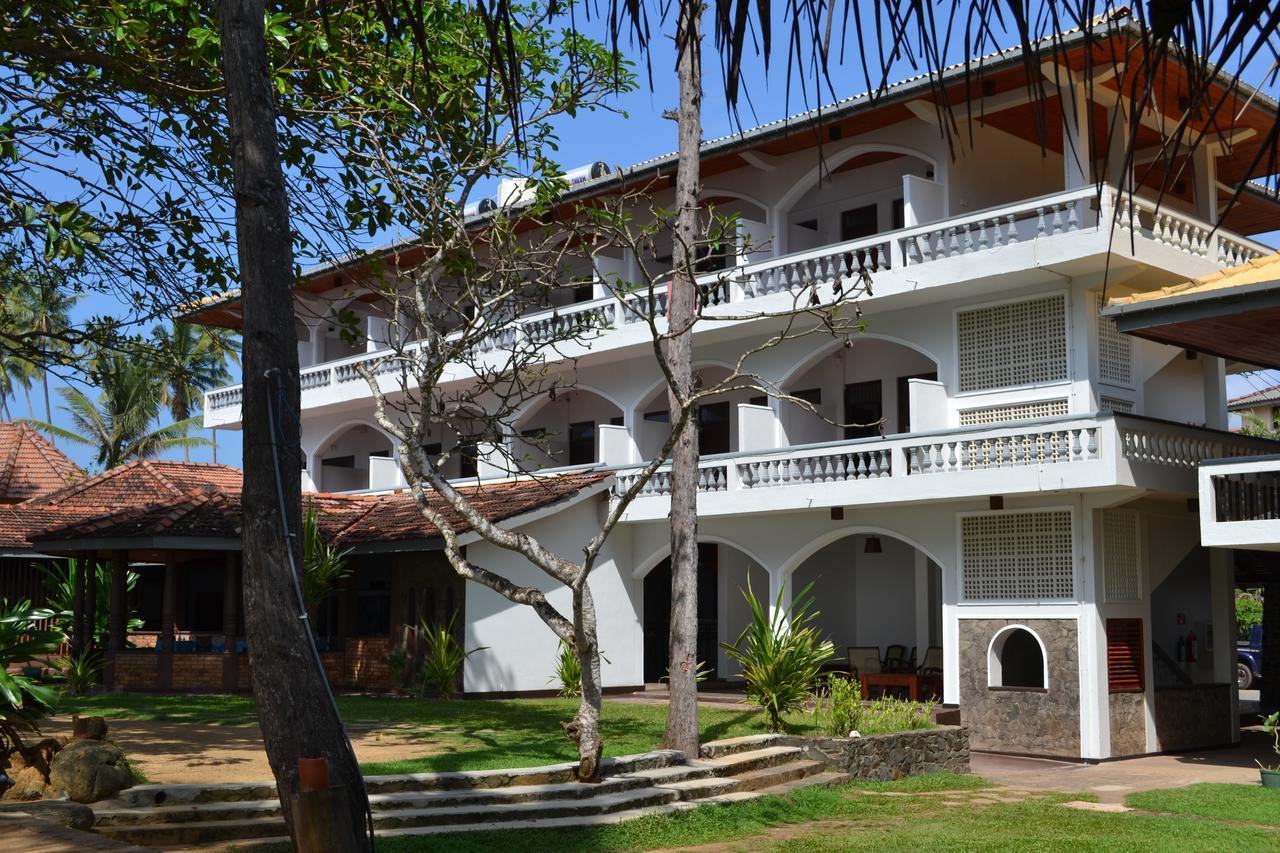 Sri Gemunu Beach Resort Unawatuna Ngoại thất bức ảnh