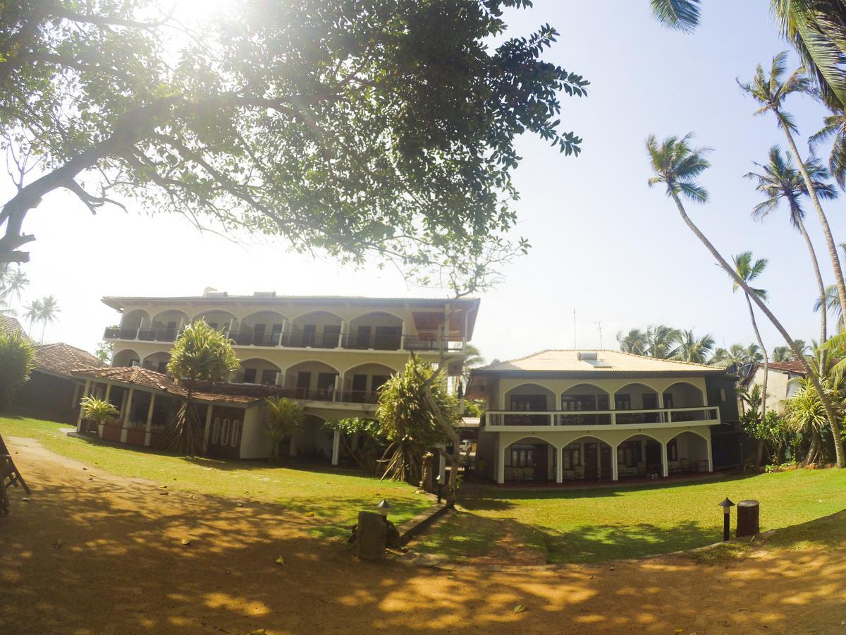 Sri Gemunu Beach Resort Unawatuna Ngoại thất bức ảnh