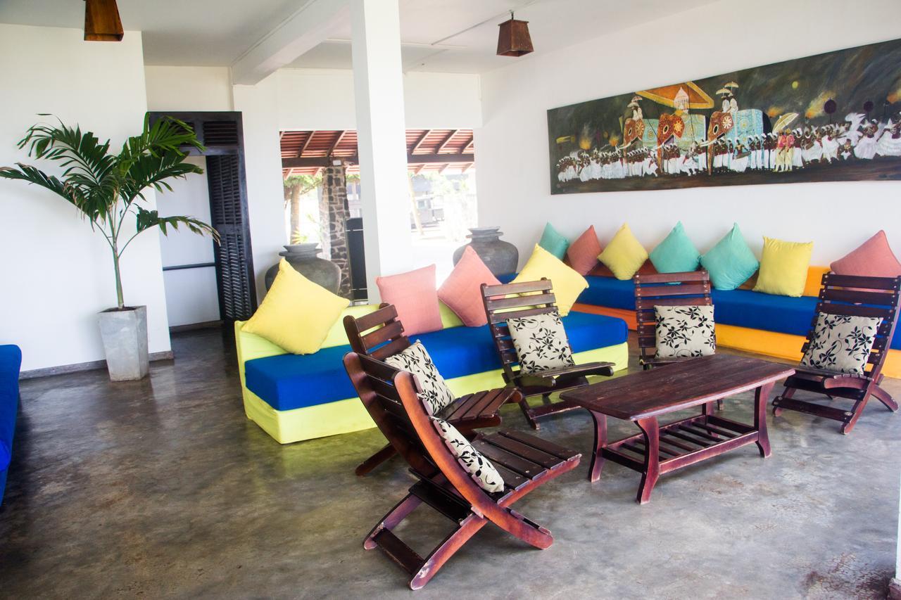Sri Gemunu Beach Resort Unawatuna Ngoại thất bức ảnh