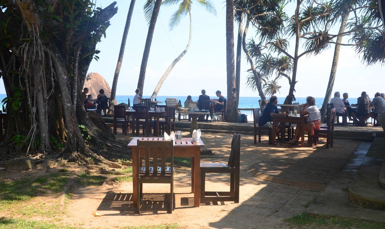 Sri Gemunu Beach Resort Unawatuna Ngoại thất bức ảnh