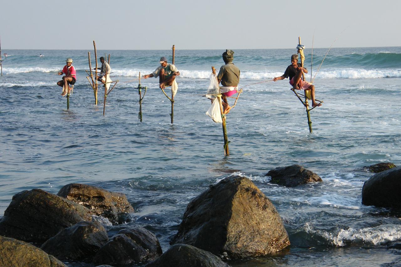 Sri Gemunu Beach Resort Unawatuna Ngoại thất bức ảnh