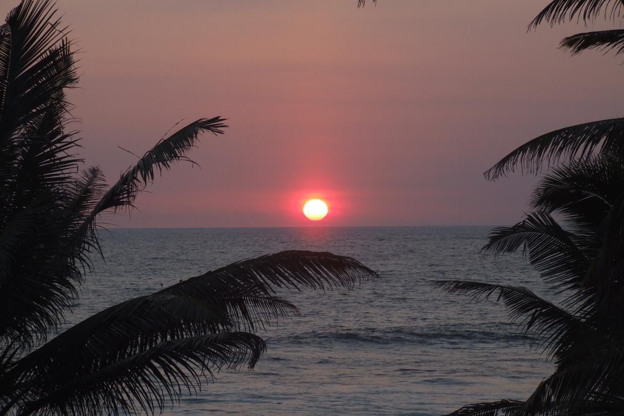 Sri Gemunu Beach Resort Unawatuna Ngoại thất bức ảnh