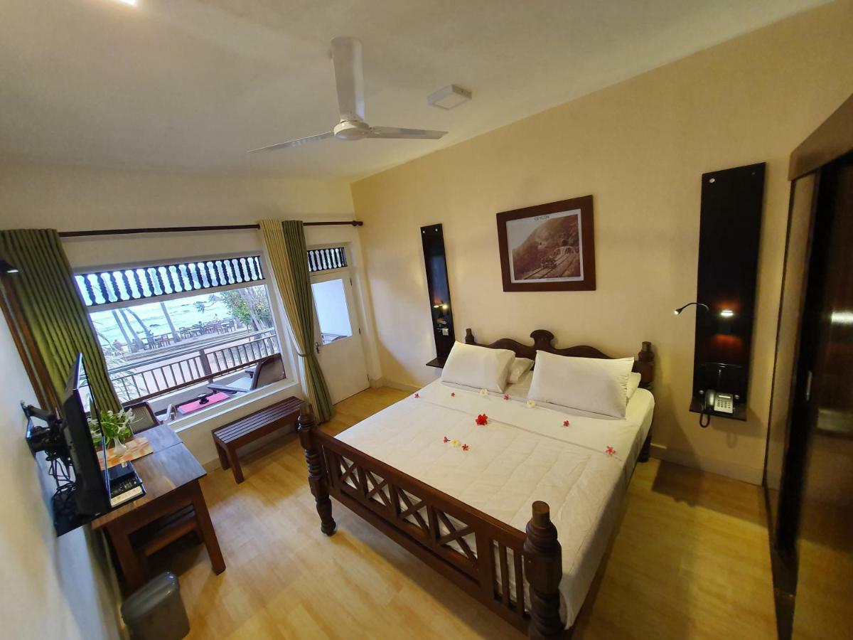 Sri Gemunu Beach Resort Unawatuna Ngoại thất bức ảnh